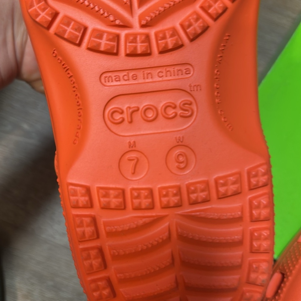 CROCS orange Sandals with Classic Design and Comfort size 7 women - Picture 4 of 5